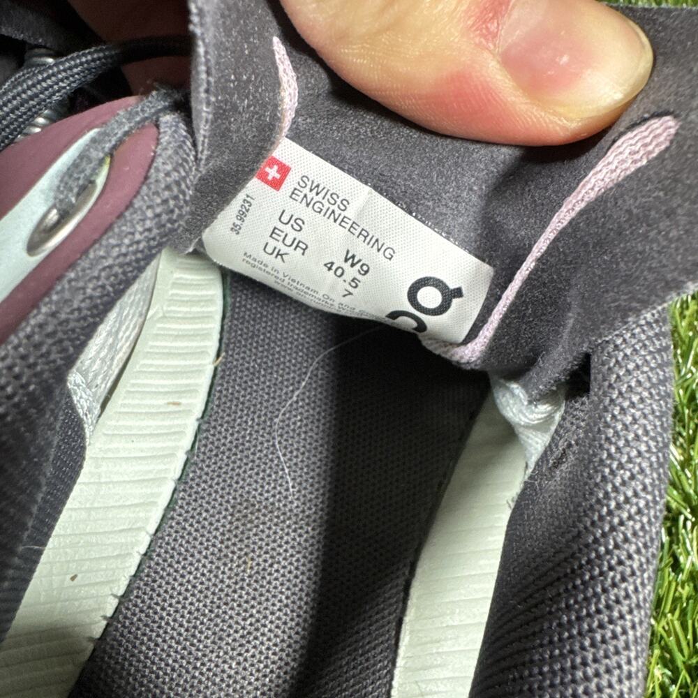 On Cloudflow Mulberry Mineral Speedboard Running - Women's Size 9 (35.99232) - Picture 10 of 10
